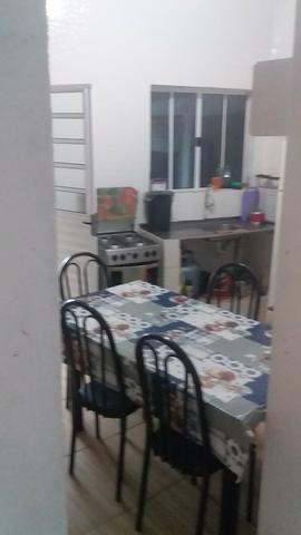 Quarto mobiliado p/moças