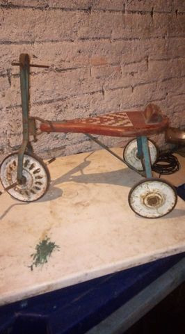 Triciclo antigo. decada 60