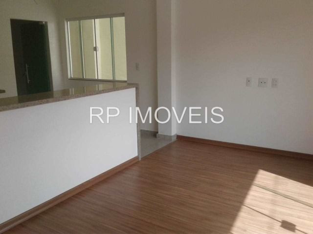 Ótimo Apartamento com 2/4 sendo 1 suíte - Área externa - 2 vagas de garagem - Foto 8