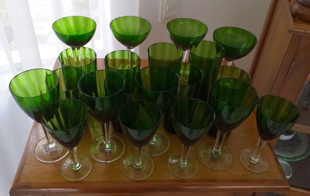 Conjunto de taças e copos