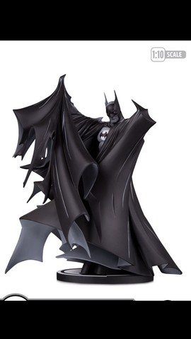 Batman Black White Todd Mcfarlane Deluxe DC Collectibles Edição Limitada - Foto 2