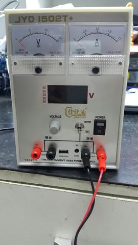 Fonte de bancada com testador de bateria