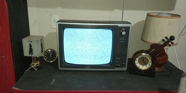 Tv phico anos 80 funcionando preto e branco
