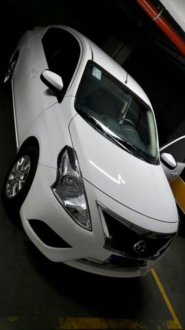 Versa - Carro de Garagem