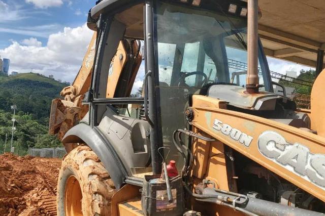 Retroescavadeira Case Modelo 580N 4X4 2013