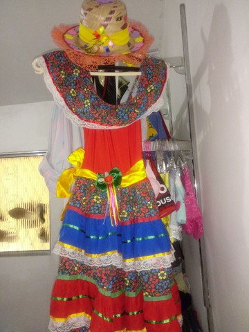 Vestido e chapeu junino