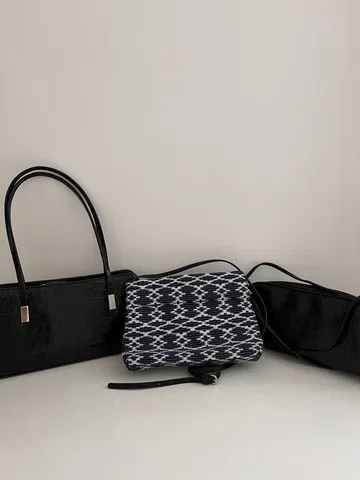 Bolsas femininas as três por um só preço
