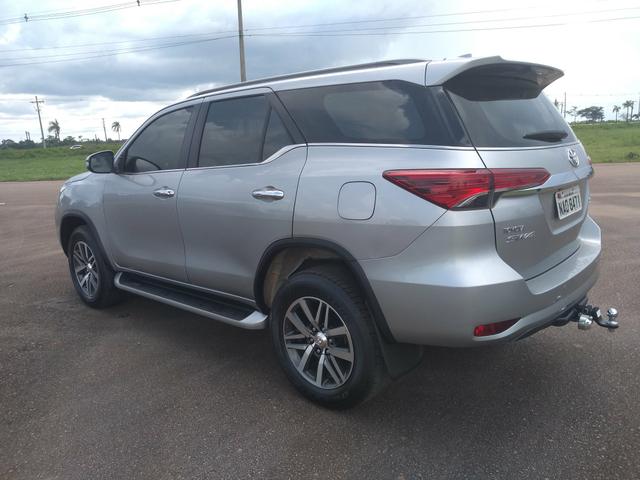 HILUX SW4 SRX 4x4 2.8 TDI DIESEL 7LG AT 16-17 - Foto 7