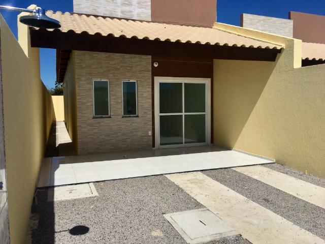Linda casa com documentação gratis : 2 quartos , 2 banheiros , 2 vagas de garagem - Foto 2