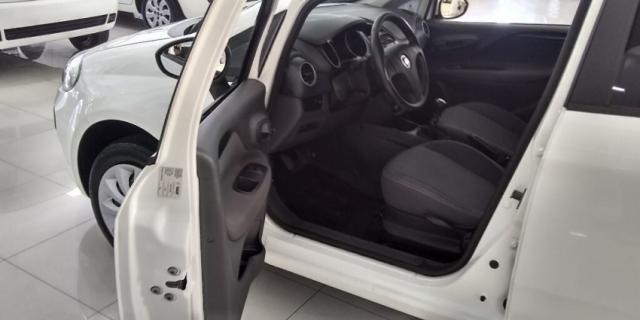 FIAT PUNTO ATTRACTIVE 1.4 8V EVO Branco 2014/2014 - Foto 5