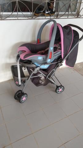 Carrinho de bebê pouco usado