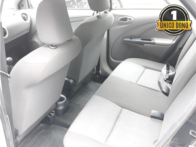 TOYATO ETIOS 1.5 XS SEDAN 16V FLEX 4P MANUAL - Foto 4