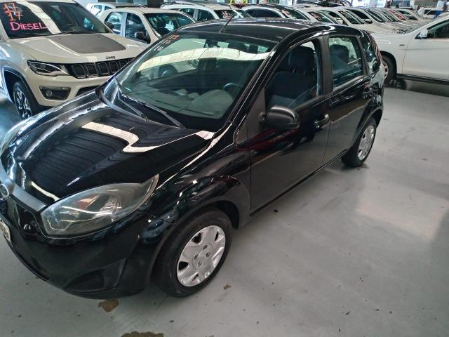 Fiesta Hatch 1.0 completo