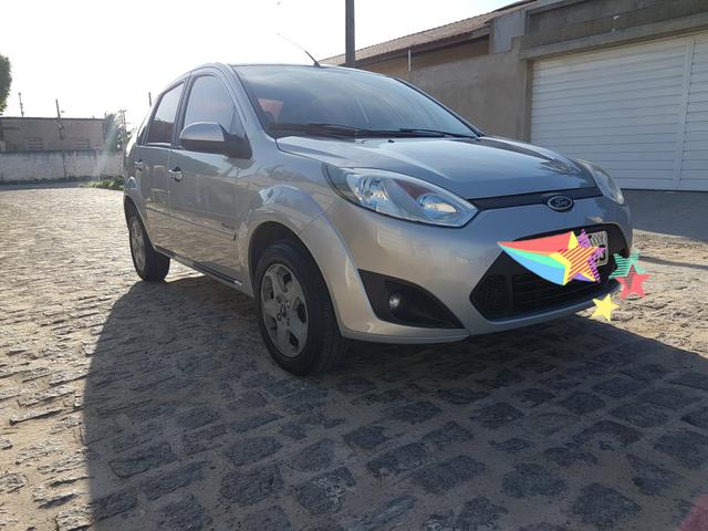 Fiesta Sedan Tecno 1.6 completo (exclusivo) vendo/troco