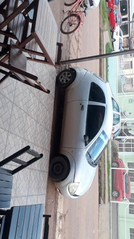 Vendo um carro Ford Ka 2003 pó 3.500 tá atrasado 4 anos troco por moto em dia - Foto 3