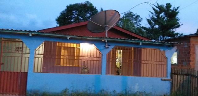 Vendo esta ótima casa com área dois quartos casa boa banheiro 1 rua Juca cidade nova - Foto 3