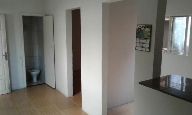 Casa nos fundos - 2 quartos Sala Cozinha 1 Garagem - Foto 8