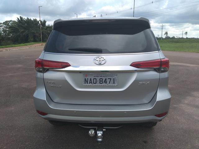 HILUX SW4 SRX 4x4 2.8 TDI DIESEL 7LG AT 16-17 - Foto 5
