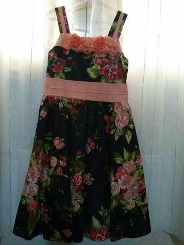 Vestido de tecido veste 6anos ótimo estado