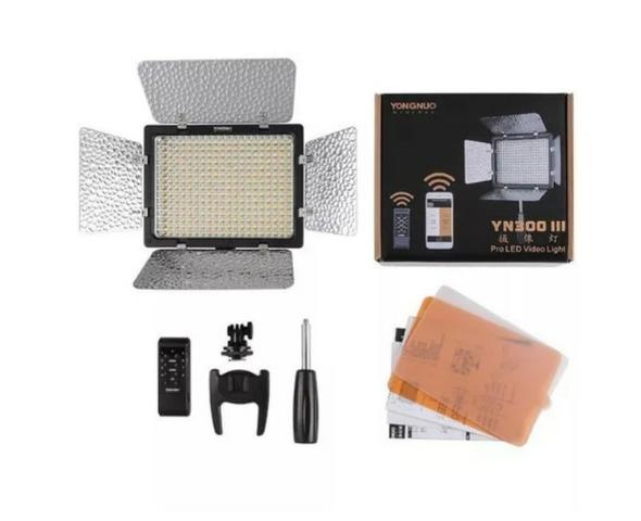Iluminador Led Yongnuo Yn-300 Iii + Fonte De Alimentação