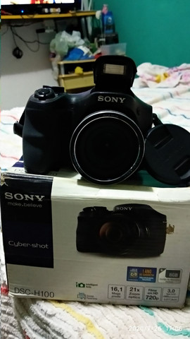 Vendo . máquina Sony DSC-H100
