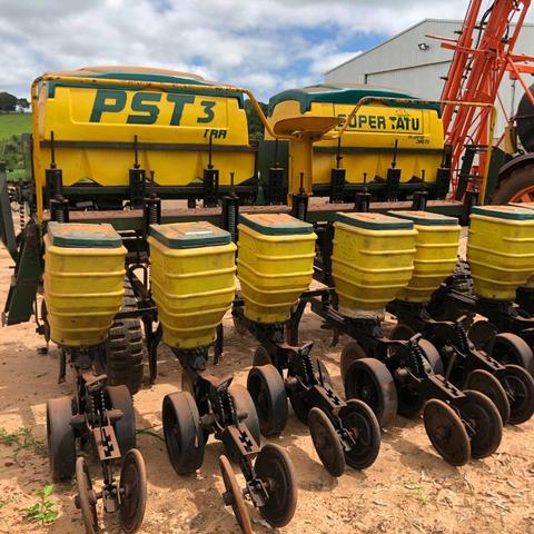Plantadeira tatu PST3 ano 2002/ 7× 50cm