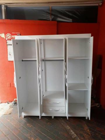 Guarda-roupa branco 6 portas Novo entrega grátis - Foto 3