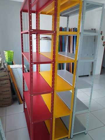 Estante em aço