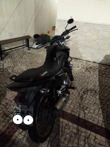 Moto muito conservada, único dono, no ponto de transferir - Foto 6