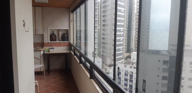 Apartamento vista mar com 3 dormitórios e 2 garagens no centro de Balneário Camboriú - Foto 12
