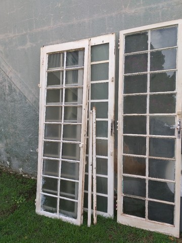 Portas ferro com vidro estilo colonial 
