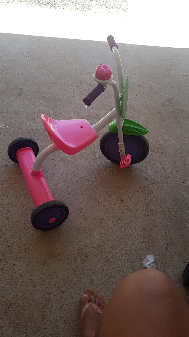 Triciclo infantil com buzina