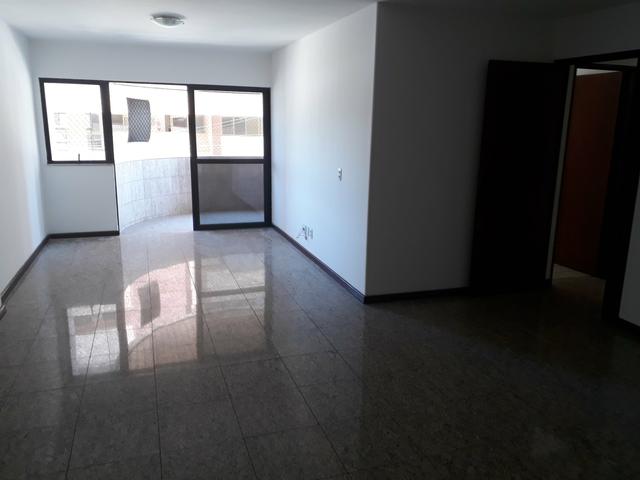 Exc.apto a 50m.do mar, 4qts s/2 suítes, 2 vagas, apenas 3.600,00 - Foto 3