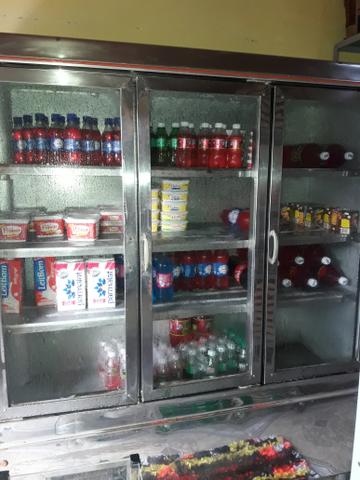 Vendo um freezer bem conservado motivo de viagem dependendo do bairro faça entrega - Foto 3