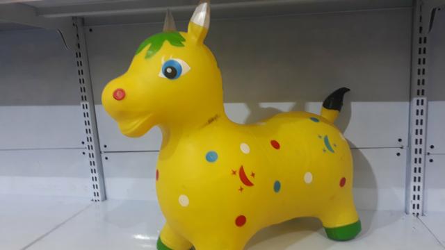 Cavalinho upa- upa, emborrachado.