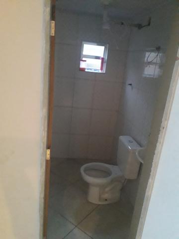 Alugo 2 cômodos para casal ou solteiro - Foto 5