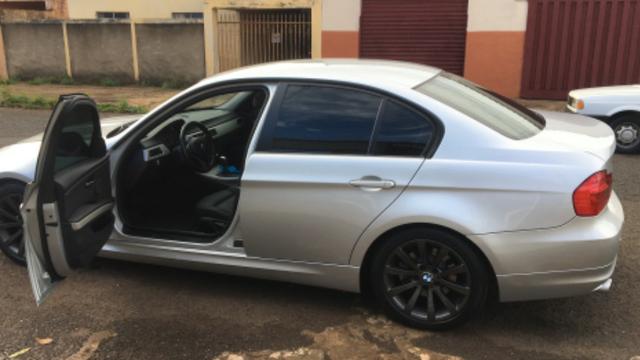 BMW-320i