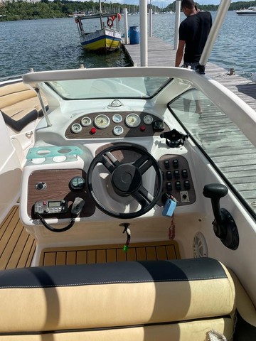 lancha coral 28 pes motor mercruiser cota - Foto 2