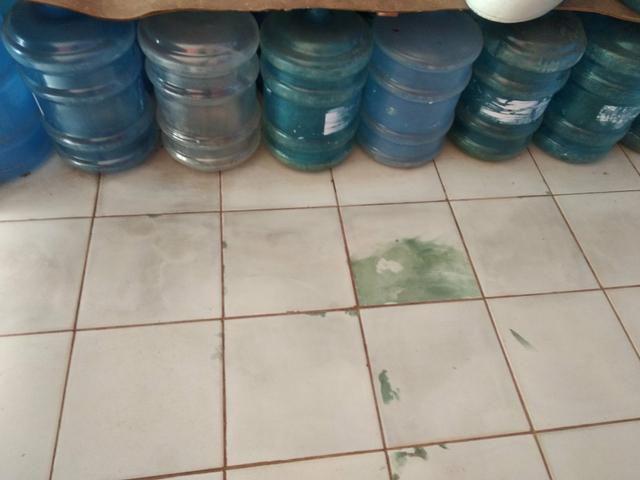 Vendo 60 galões de água mineral