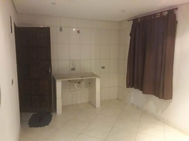 Alugo 2 cômodos para casal ou solteiro - Foto 2