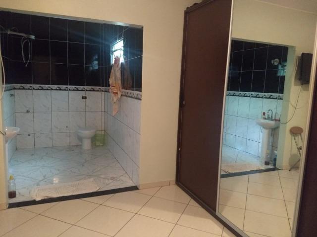 QS 16, 03 suítes, 04 salas, cozinha planejada, garagem pra 04 carros - Foto 20