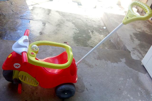 Vendo esse carrinho de passeio , vira velocipe tbem - Foto 2