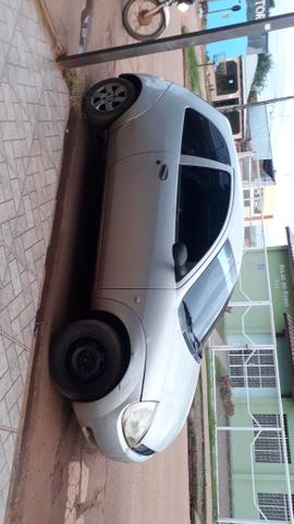 Vendo um carro Ford Ka 2003 pó 3.500 tá atrasado 4 anos troco por moto em dia