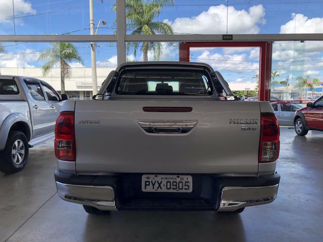 Hilux Srv 2017 4x4 diesel Automática - Foto 4