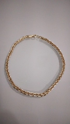 Pulseira feminina em ouro 18k.