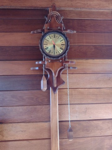 Relógio de parede rustico vintage em madeira maciça