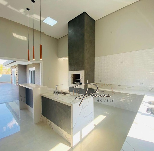 Casa de condomínio térrea para venda com 353 metros quadrados com 4 quartos - Foto 2