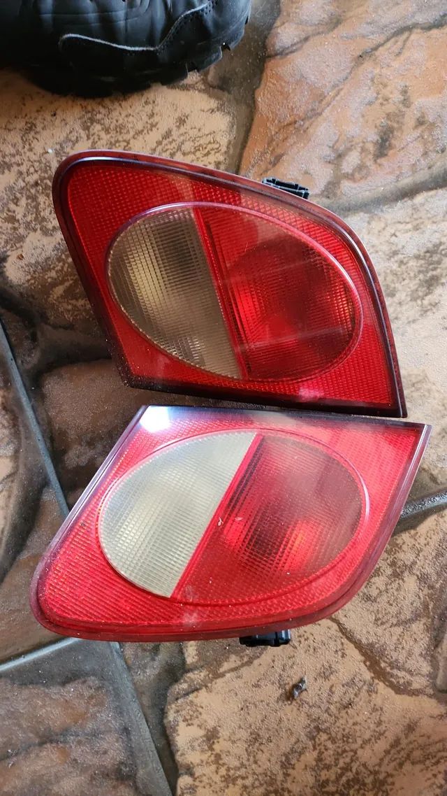 Lanternas da porta mala Mercedes e320 ano 98