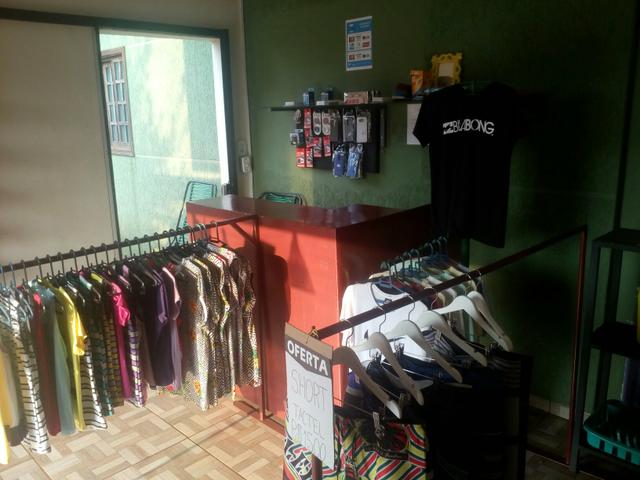 Vende-se a mercadoria e as instalações desta loja - Foto 2