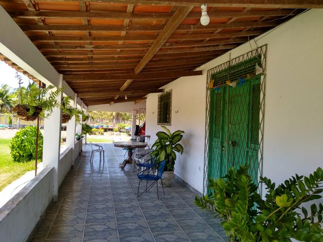 Granja com 5.000 metros quadrados. casa com 3 quarto. murada